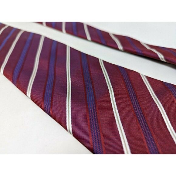 HUGO BOSS MADE IN ITALY SILK TIE RED BLUE CHAMELEON COLOR SHIFT 3.25" - Picture 2 of 4